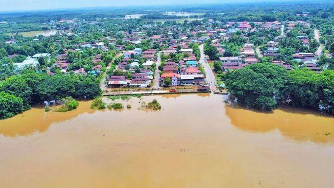 缅甸克伦邦小镇暴雨成灾近百间民房被淹
