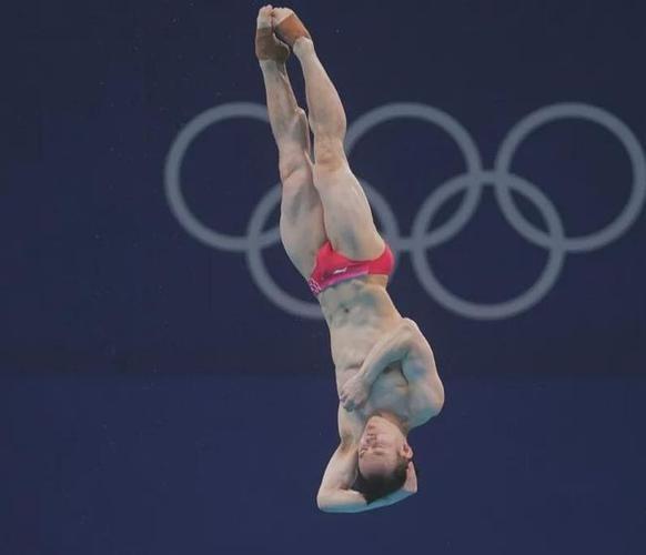 别只盯着陈艾森了这枚19岁的跳水帅哥火了