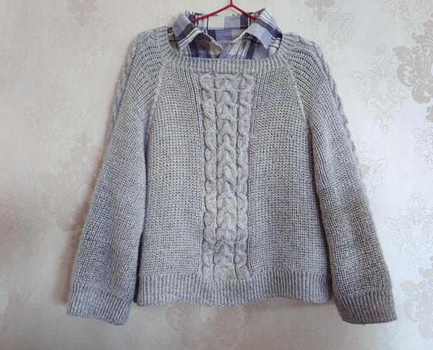 传统演绎时尚,非常漂亮的一款休闲毛衣,有织法说明