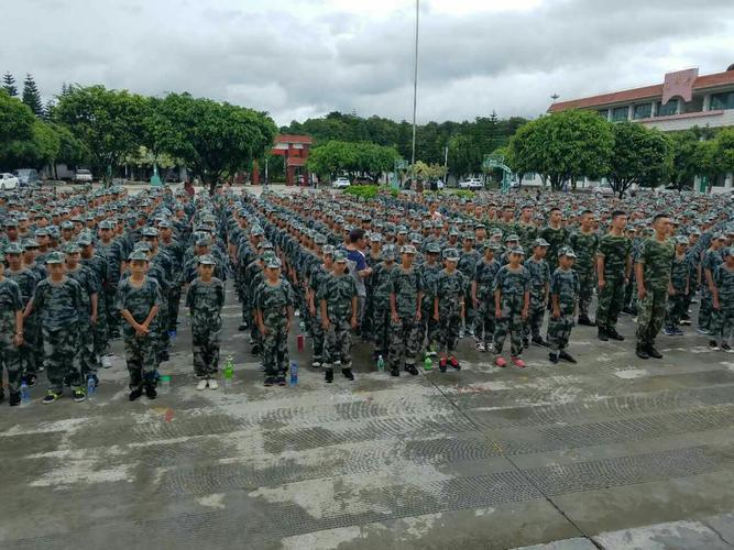 陇川县民族中学新生入学军训