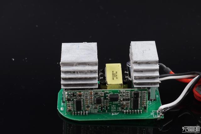 米家车载逆变器cznbq-1qm拆解