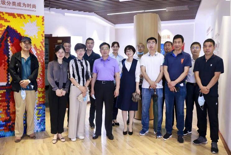6月18日下午,市南区政府副区长孙晋华带领全区生活垃圾分类工作观摩组