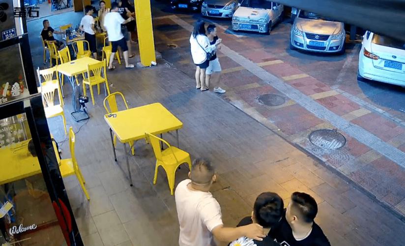 1小时内4只小猫被从高楼接连抛下!警方回应