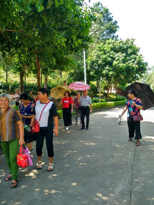老师同学情之歌…… 丹竹高中795班群庆2周年联欢花絮