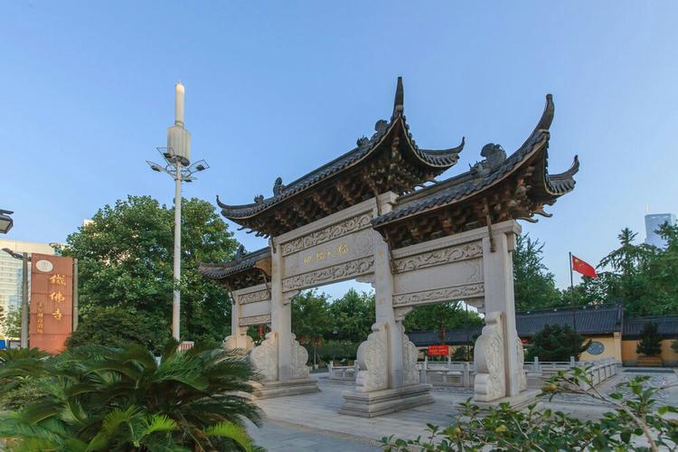 龙溪港两岸新风貌(上)