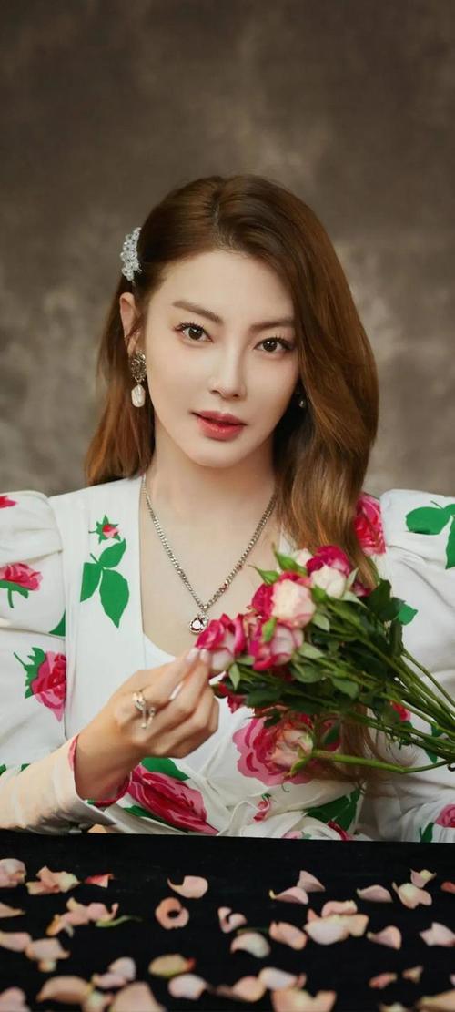 性感女神张雨绮身姿卓越妩媚动人