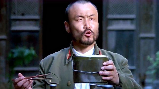 网易首页>网易号>正文申请入驻> 也有人说他像《举起手来》里面骑猪的