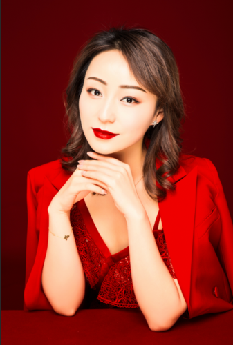 帅哥 上班幸福指数蹭蹭蹭~ 左图是我们无锡教育电视台的优秀主持人