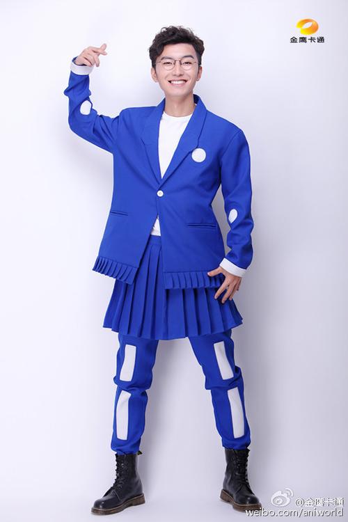 廖一翀毕业于中国传媒大学播音主持系,2012年正式加入金鹰卡通"飞行