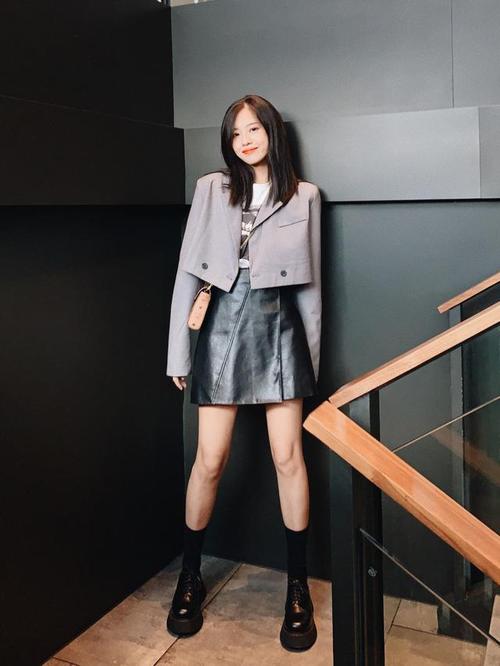 穿"皮裙"的时候,该搭配什么鞋子?