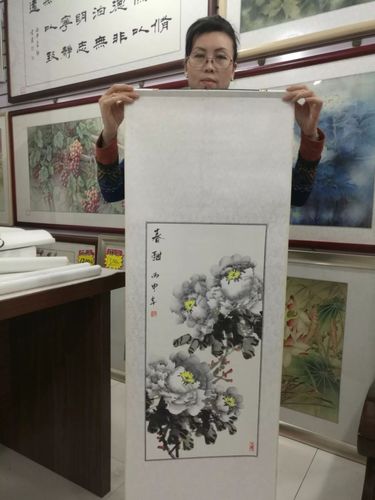 19号郭新雨,68*33*4,卷轴,有合影,一口价380元.