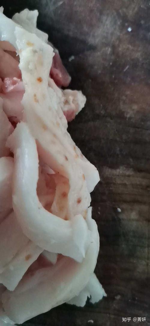 猪肉肉皮下黄色斑点是怎么回事