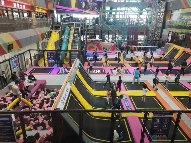 济南室内蹦床公园_休闲玩乐_蹦床_印象城攻略_五一假期_亲子_出行