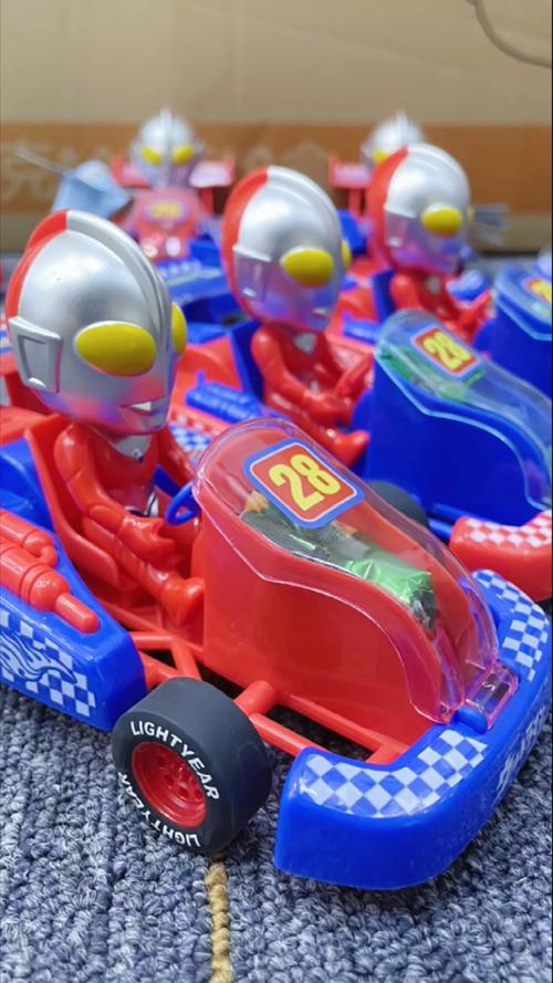 会加速自己跑的奥特曼小赛车~_赛车_奥特曼_玩具_玩具