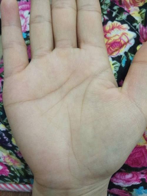 右手手相,女,生命线很短怎么办?