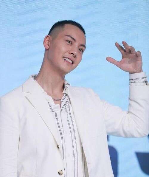 杨洋的短碎发man炸!李现剪寸头王一博换短发,夏季潮男发型来袭