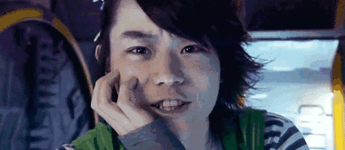 比如他在《假面骑士w》里饰演的菲利普, 这一时期的他其实没什么鲜明