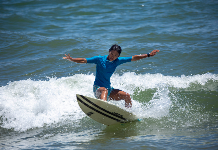 第十四届全运会冲浪比赛决赛在海南万宁开幕 13支队伍角逐两块金牌