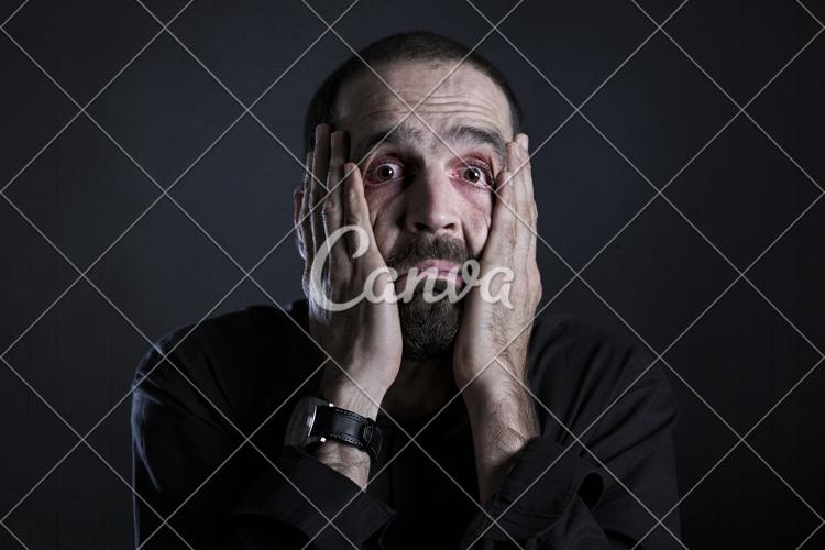 男人人体黑色手肖像黑色背景托腮暗色忧虑摄影