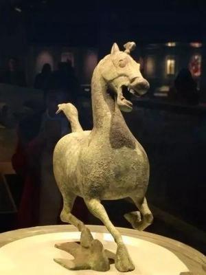 国宝级文物"马踏飞燕",你一定不想看到它的正面!