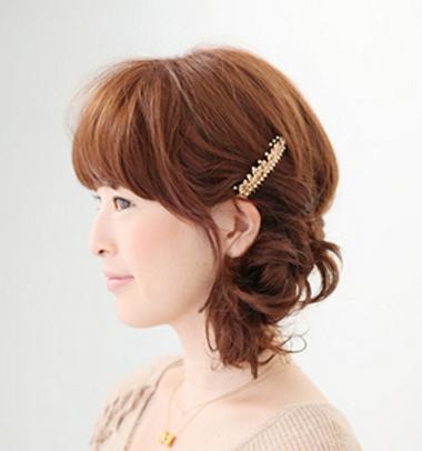 今年最流行侧盘发发型超简单长发盘发图解