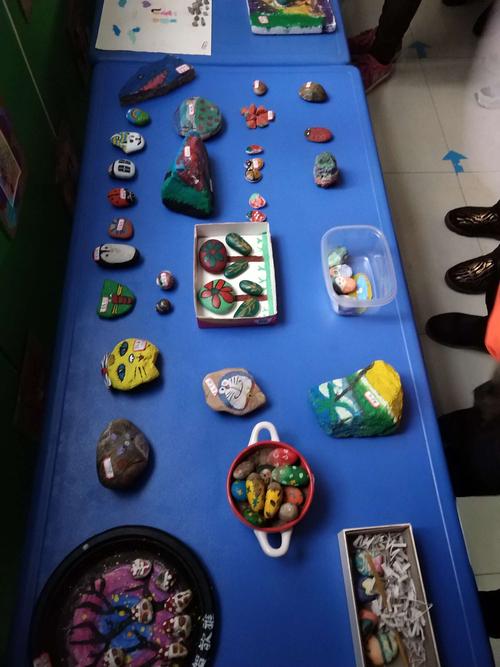 善美育苗幼儿园～亲子手工展《树叶画》,《彩色石头画》