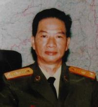 中共党员,大专学历,中国人民解放军高级将领,少将军衔,原广州军区副