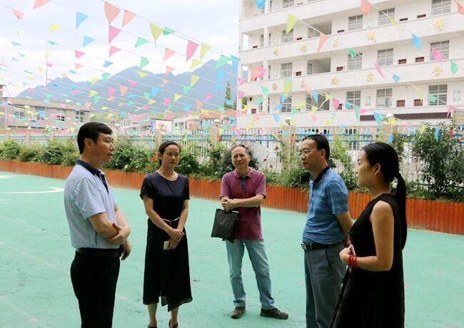市教育局局长朱华伦到竹溪检查秋季开学工作