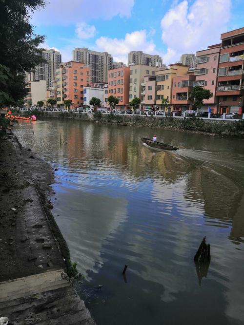 荔湾区的西伯利亜沙溪村的龙船斗景