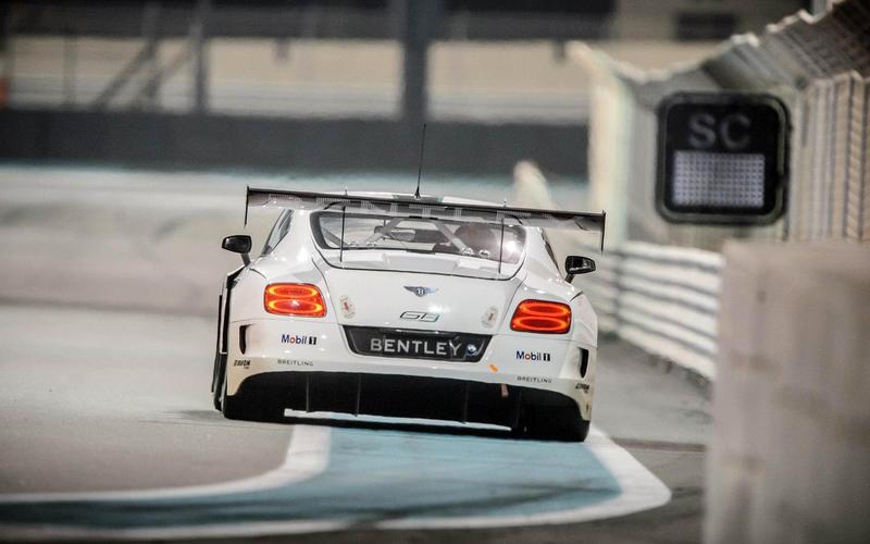 白色宾利欧陆gt3赛车高清壁纸分享