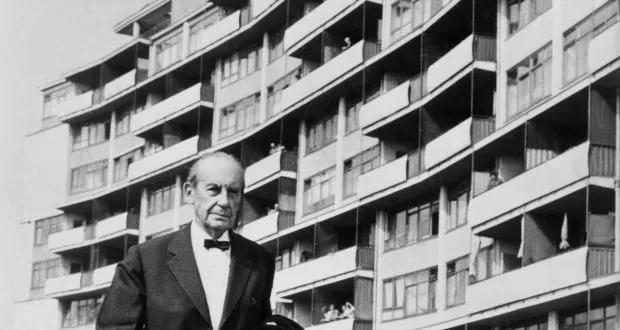 瓦尔特·格罗皮乌斯(1883~1969),德裔美国建筑师,现代主义建筑学派的