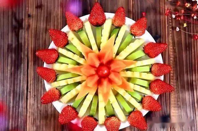 教你2个家庭果盘的做法简单好学端上桌超有面子年夜饭必备