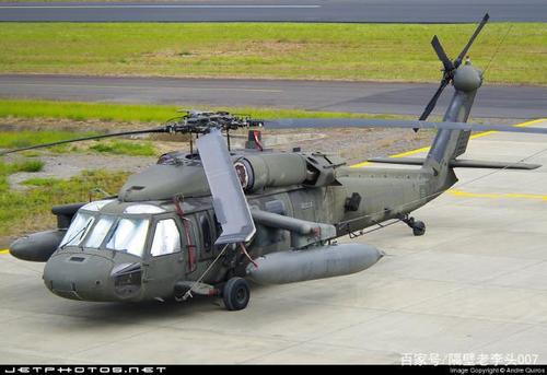 西科斯基"黑鹰"uh-60四旋翼双发通用直升机