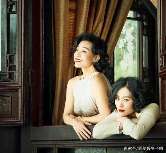 邬君梅与陈冲同登封面,网友:这气质差距太大了吧