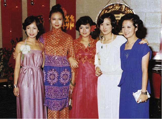 薛家燕16岁少女照曝光神似赌王千金何超莲,三子女未遗传母亲美貌