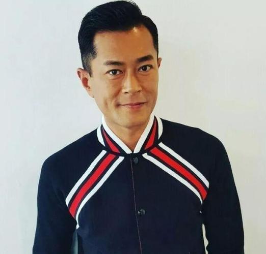 同是48岁年龄,张嘉译演萌大叔,古天乐盖校,他却演小混混