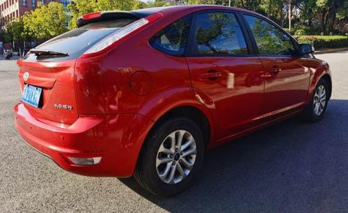 福特 福克斯两厢 2013款 两厢经典 1.8l 自动基本型