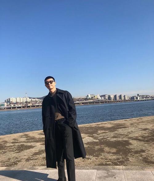带火了"栗子头"的朴叙俊何为让人念念不忘?西装品味实在太赞!