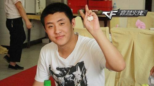 专访穿越火线世界总冠军战队狙神70kg