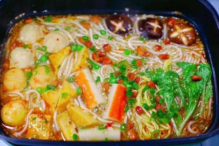 水快干时翻炒收汁,关火搅拌 三鲜土豆粉 香菇,豆腐,鱼丸蟹棒,豆腐皮