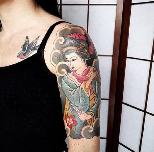 大臂传统艺伎人物纹身图案