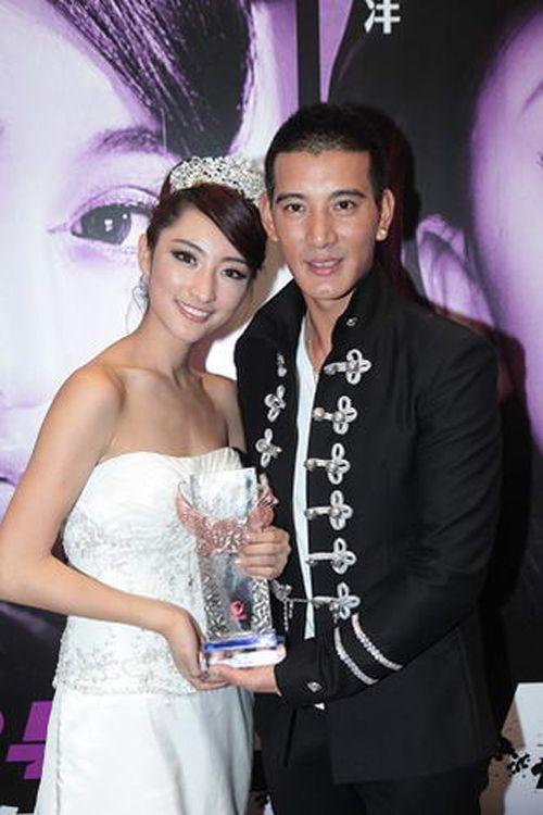 李小璐曾为蒲巴甲堕胎蒲巴甲糜烂不堪的情史遭扒