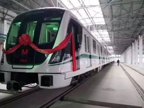 武汉地铁6号线列车长啥样?