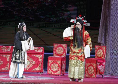 潞州区上党梆子剧团在潞州剧院表演传统戏《秦香莲》