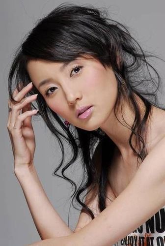 演员肖肖拍戏公益两不误 化身正能量女神