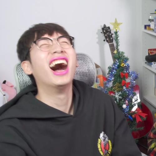 shownan_u  4月24日 18:21   关注  花少北 中国boy 沙雕头像 评论