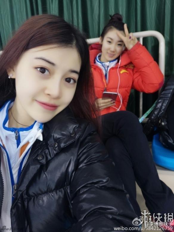 95后冰壶美女选手走红蛾眉微皱表情私房照惹人怜爱