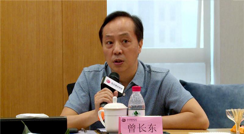 特邀专家,广安市教体局原局长曾长东现场质询点引.