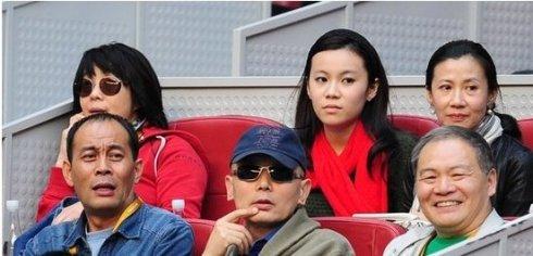 葛优戴墨镜遮星容 张光北携女为李娜加油