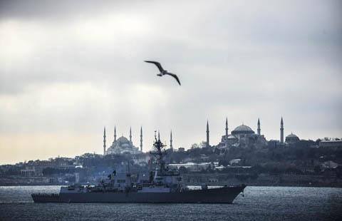 美国海军"特鲁斯顿号"驱逐舰